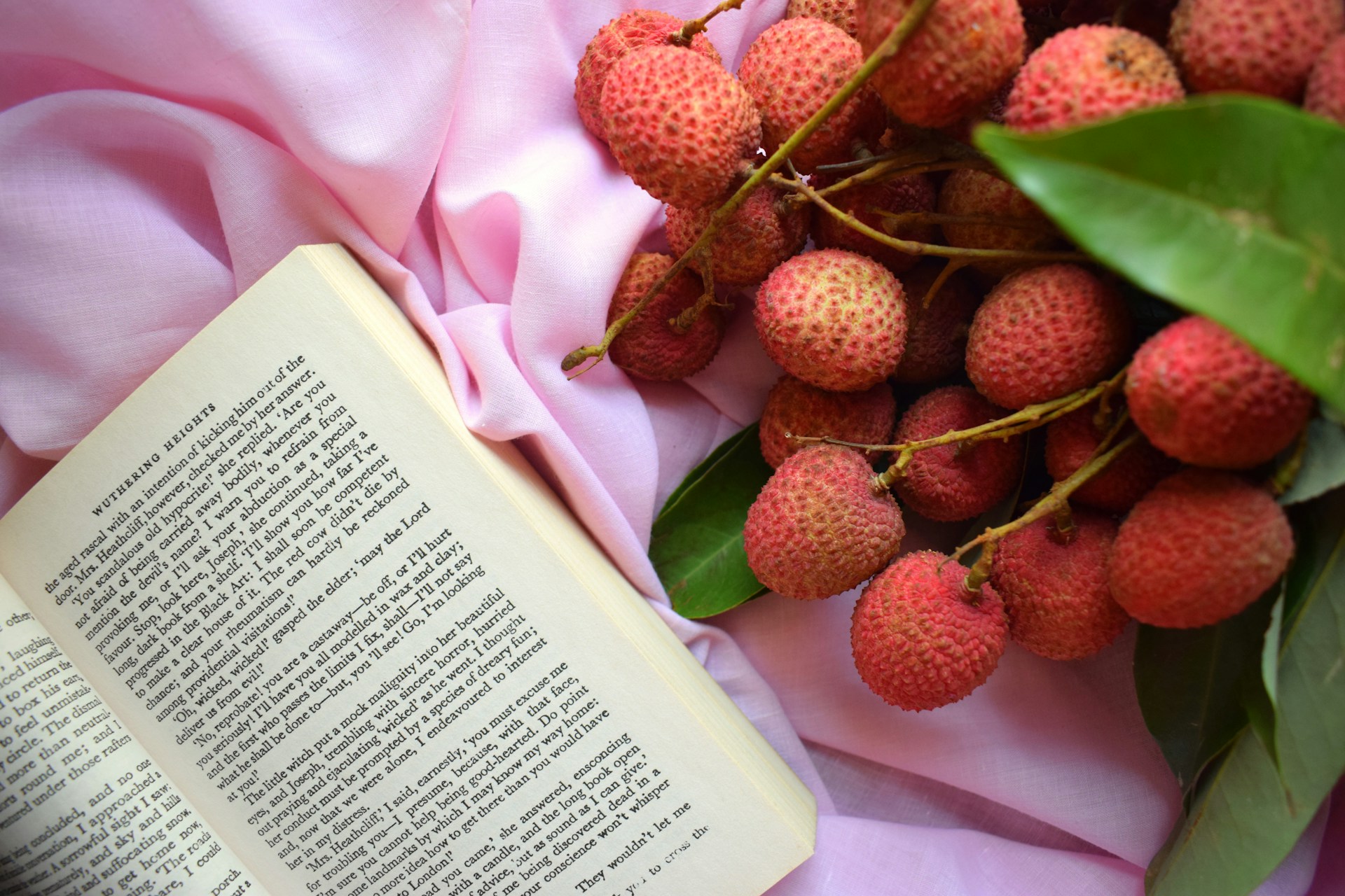 how do lychee taste like